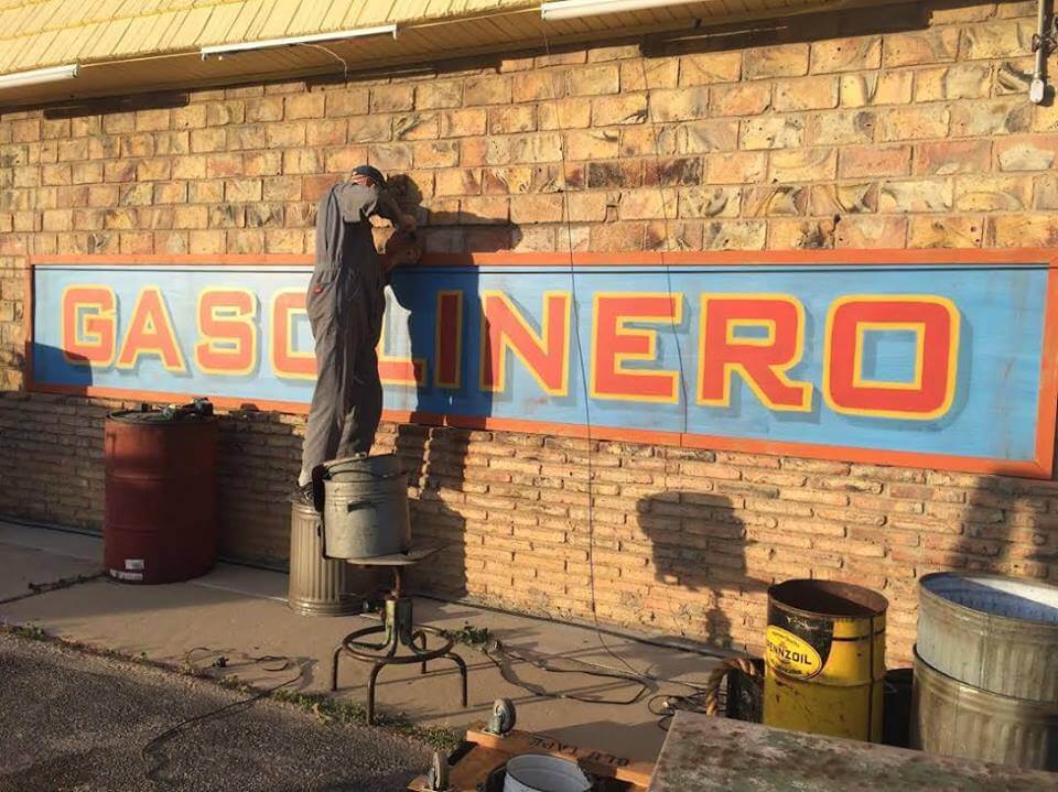 Gasolinero sign